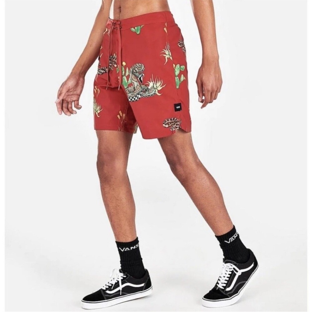 New VANS Off the Wall EVER RIDE Rattlesnake Print Boardshorts Size 32